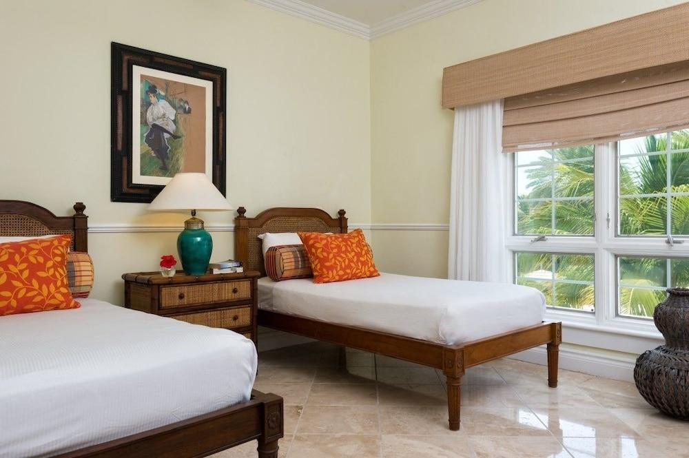 Point Grace Hotel Грейс Бей Екстериор снимка