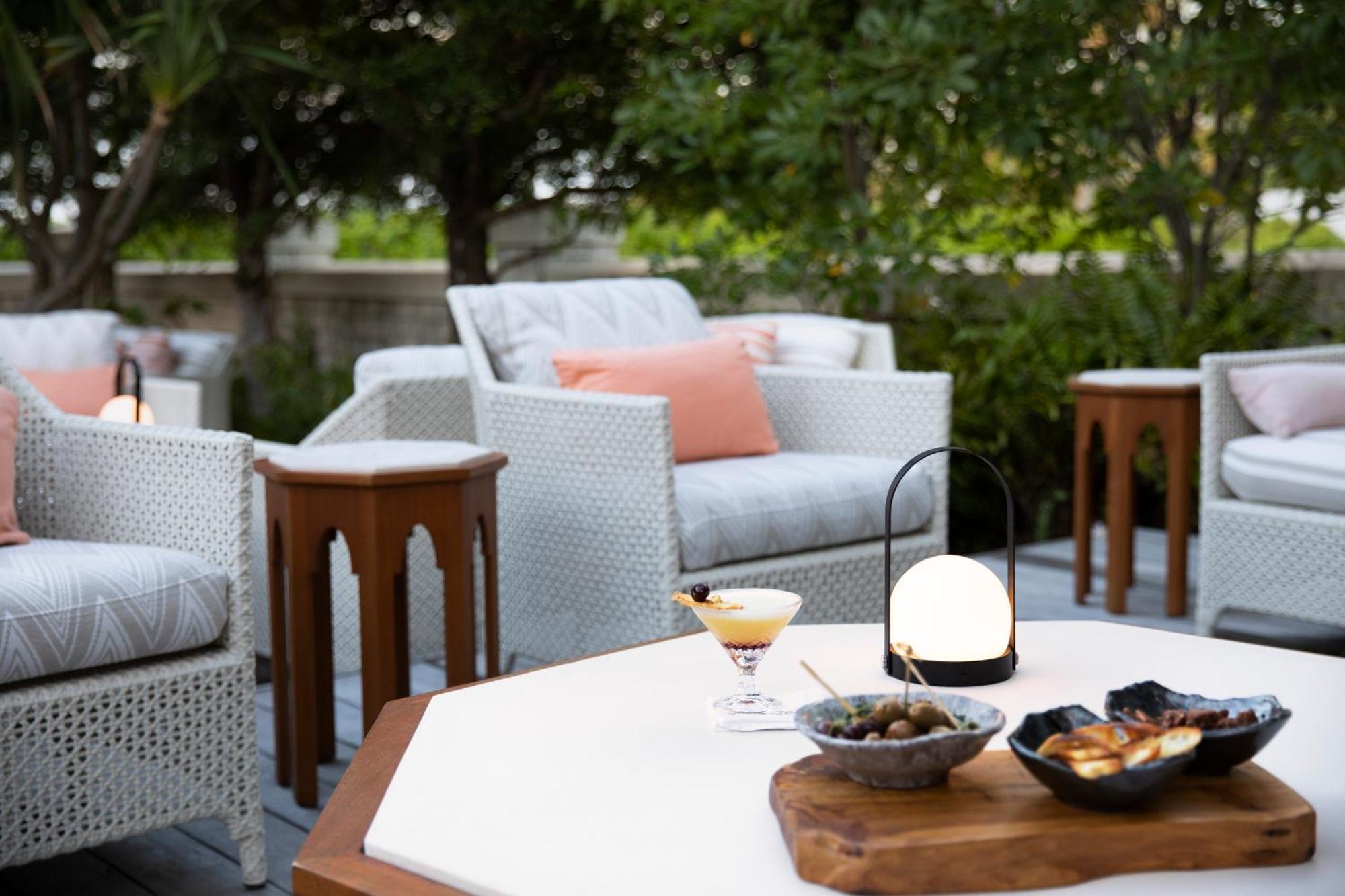 Point Grace Hotel Грейс Бей Екстериор снимка