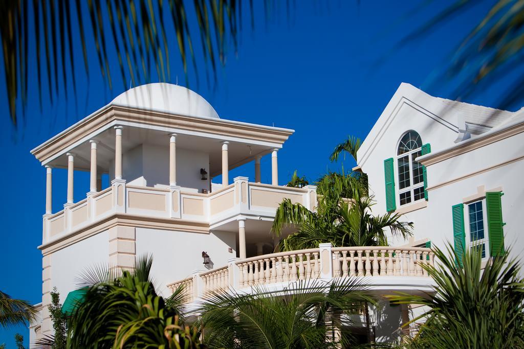 Point Grace Hotel Грейс Бей Екстериор снимка